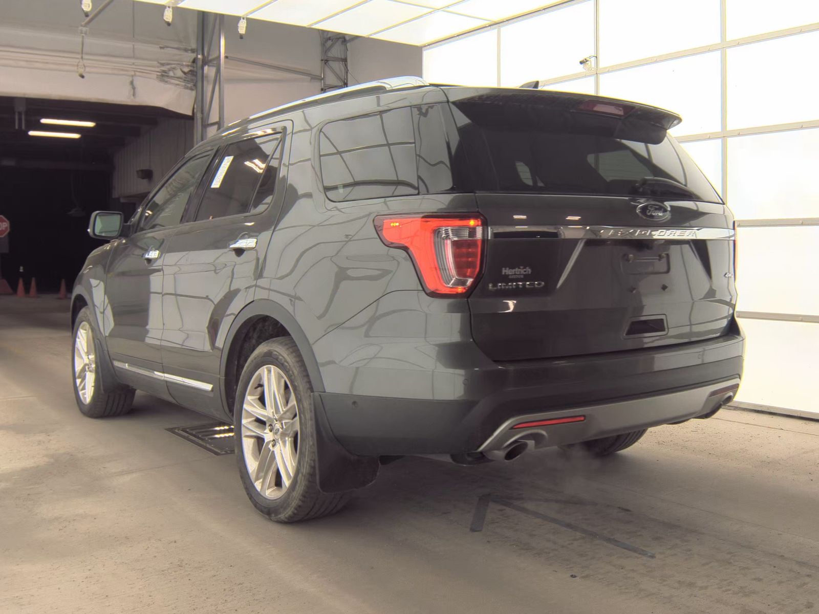 FORD EXPLORER - 9