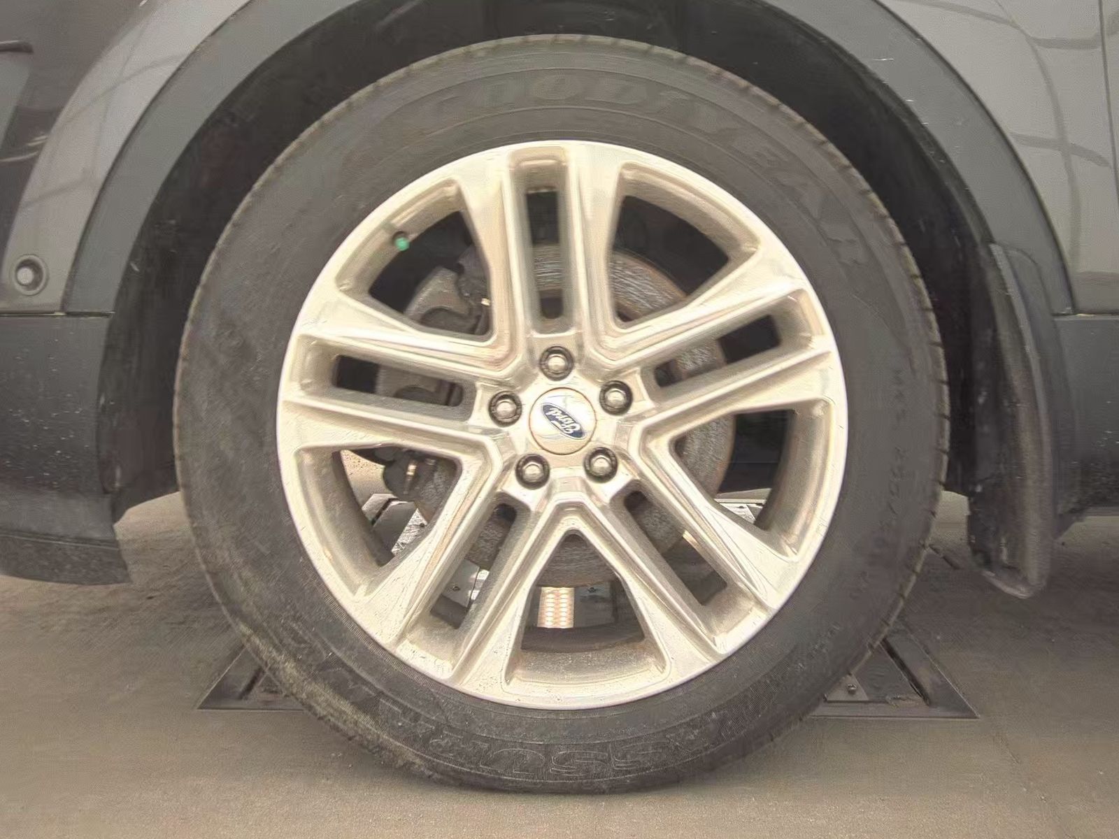 FORD EXPLORER - 10