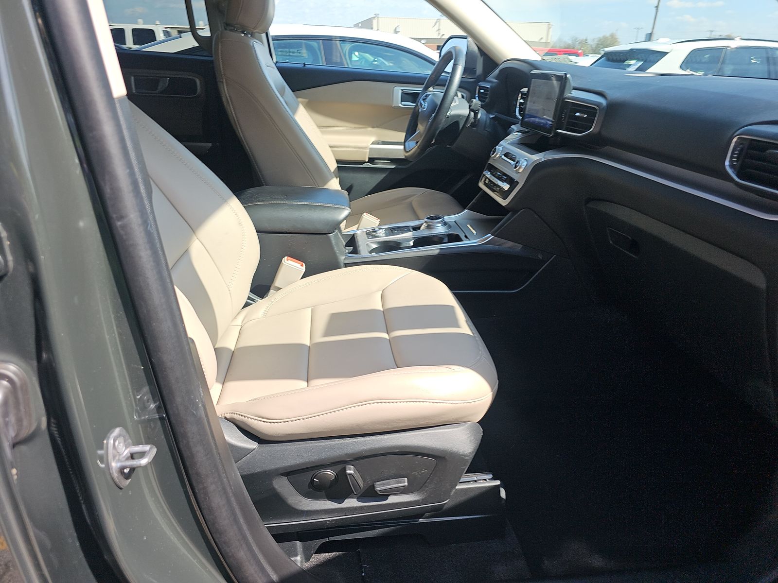 2023 Ford Explorer XLT AWD