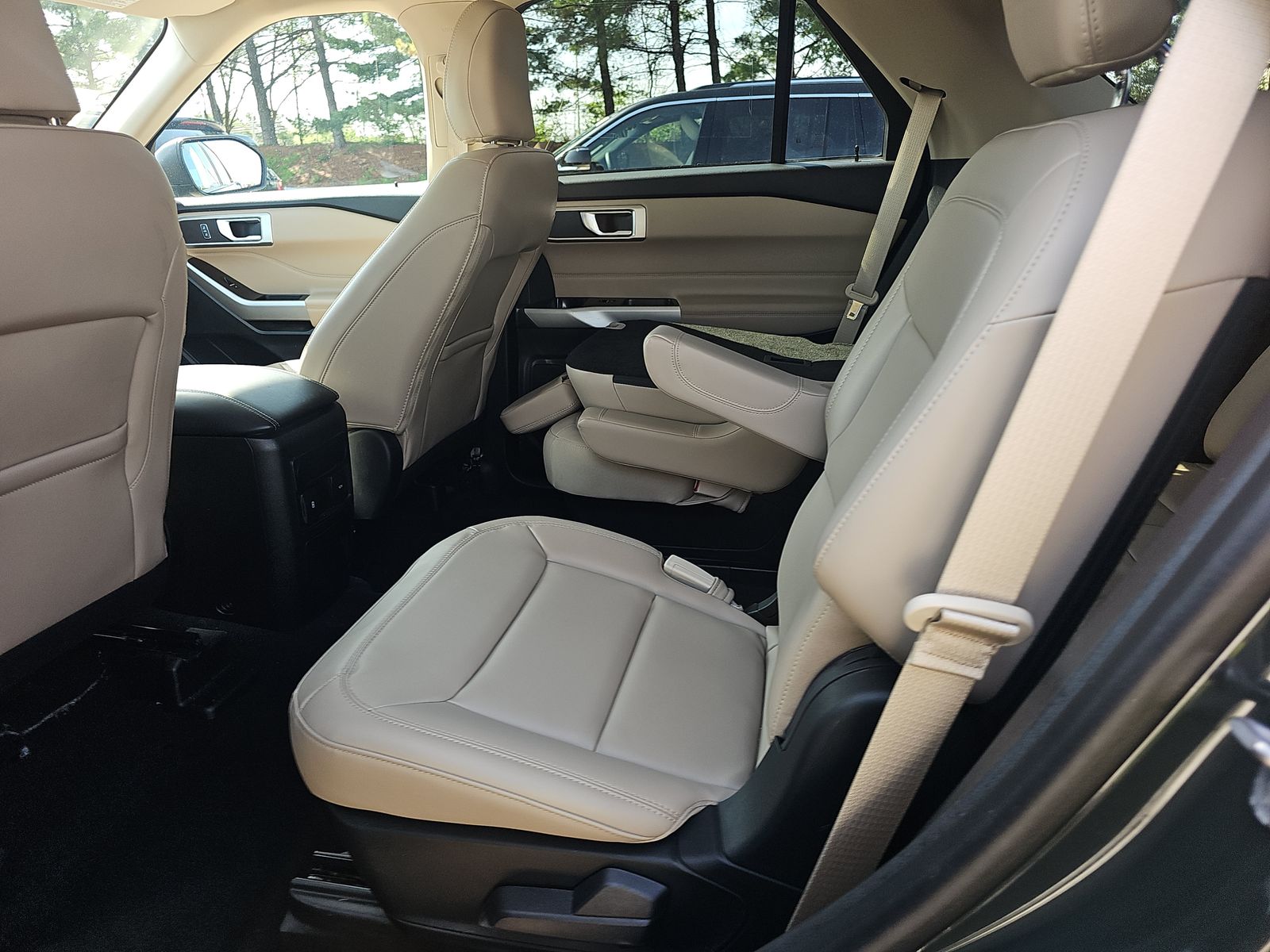 2023 Ford Explorer XLT AWD