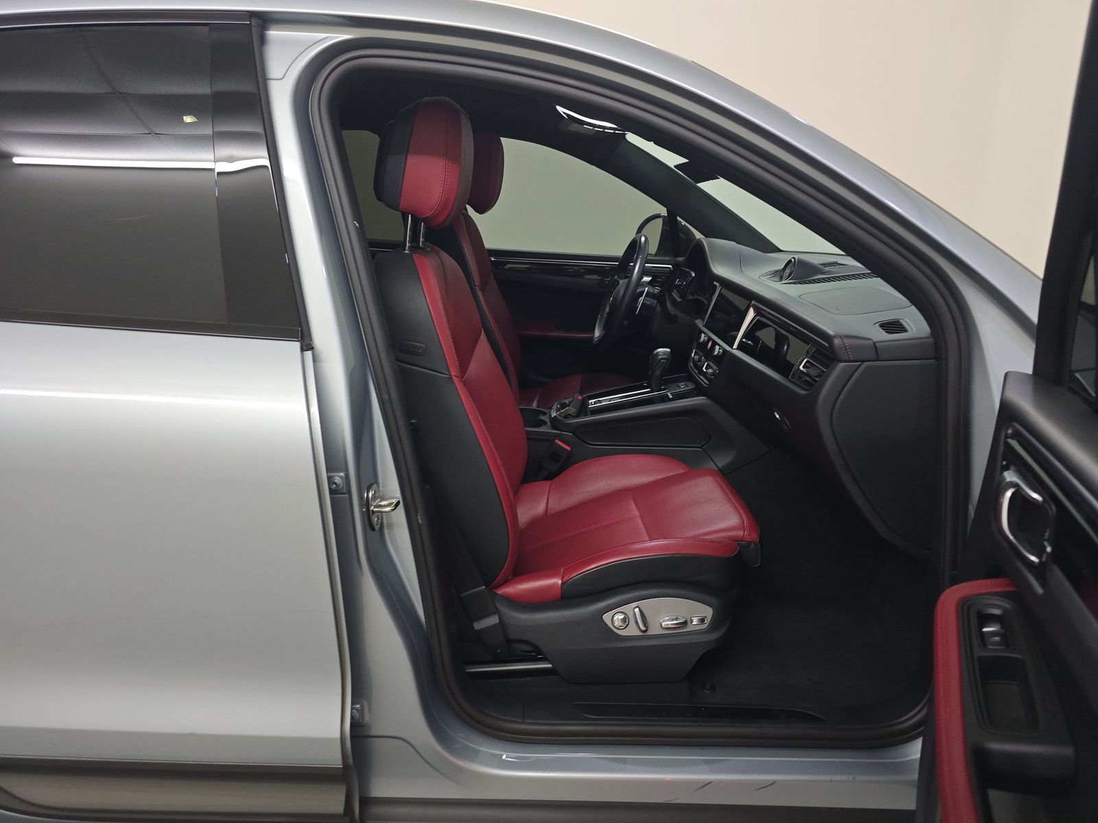 2023 Porsche Macan T AWD