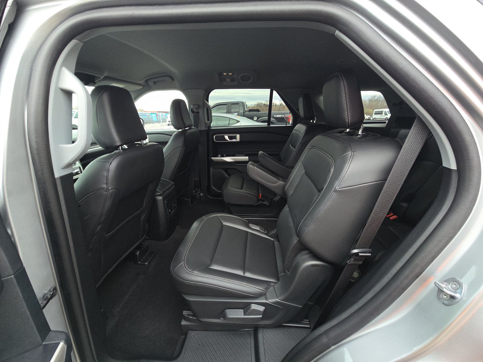 2023 Ford Explorer XLT AWD