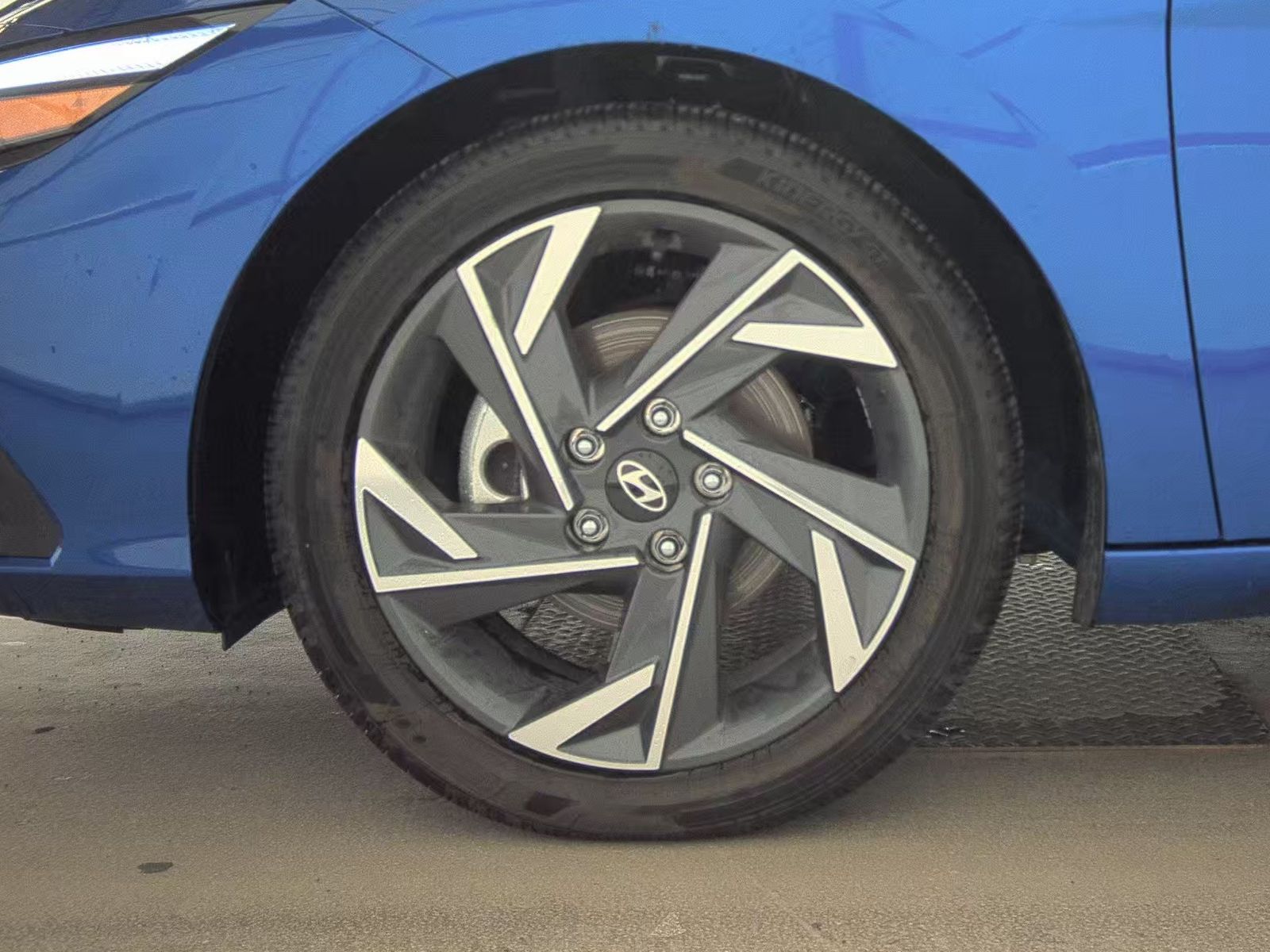 HYUNDAI LIMITED - 10