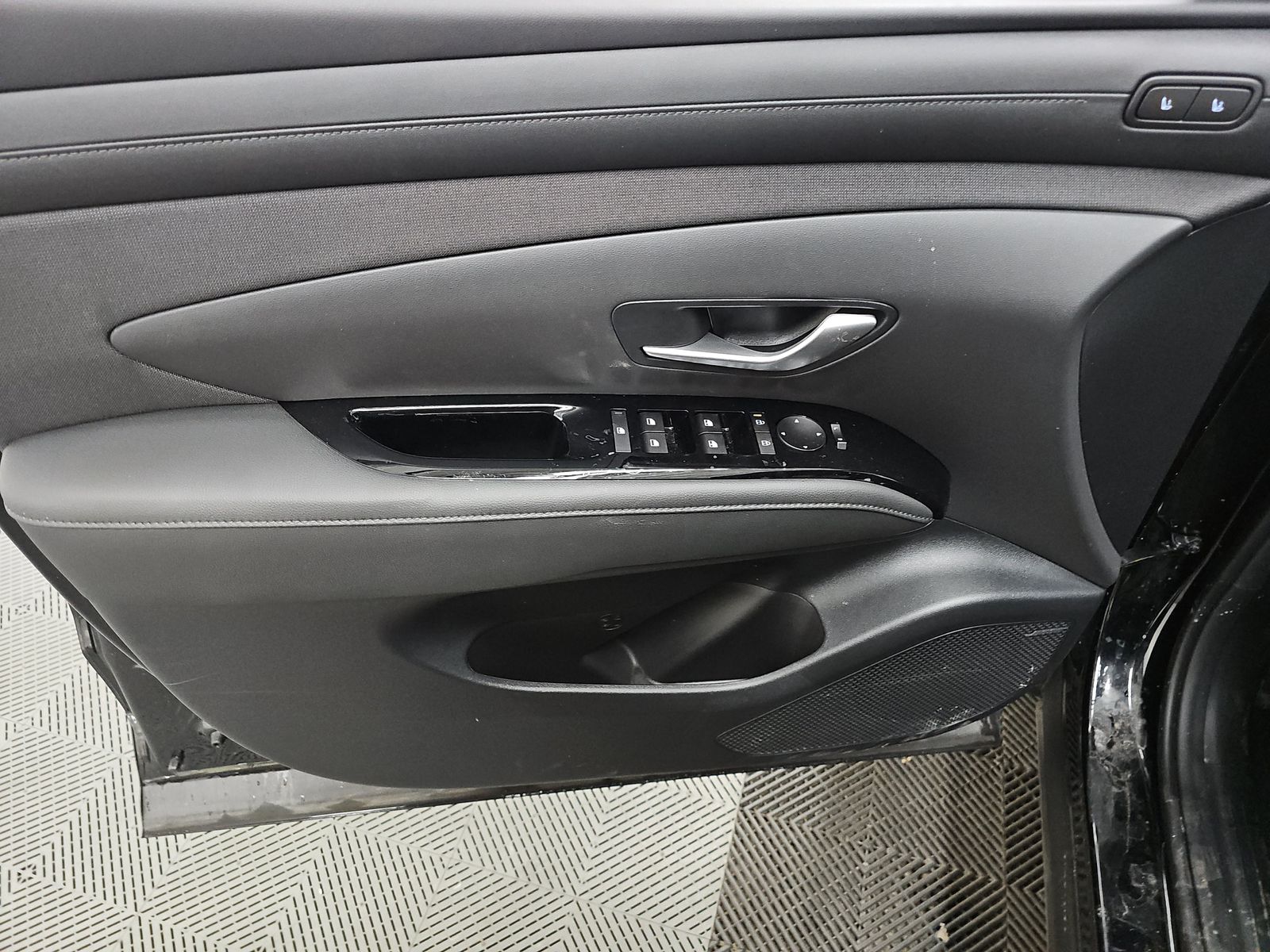 HYUNDAI LIMITED - 10