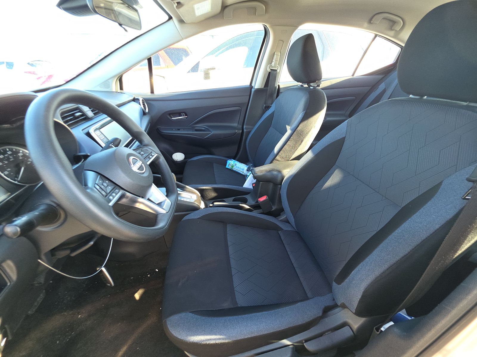 NISSAN VERSA - 8