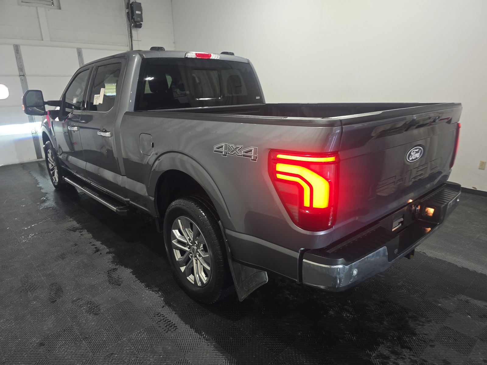 2025 Ford F-150 Lariat AWD