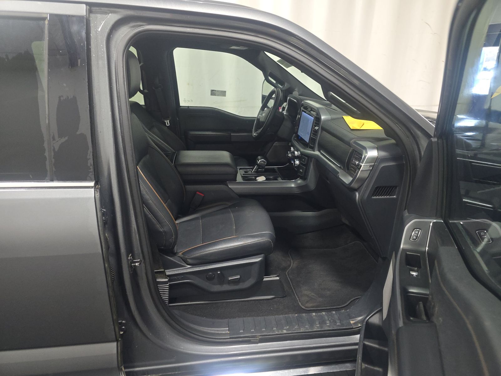2025 Ford F-150 Lariat AWD