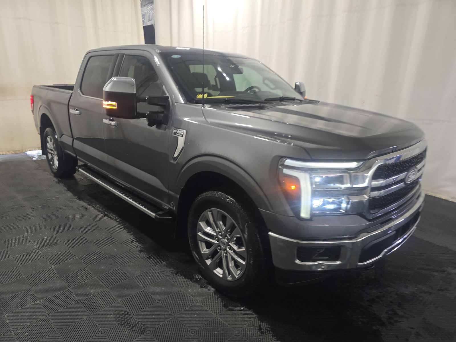 2025 Ford F-150 Lariat AWD