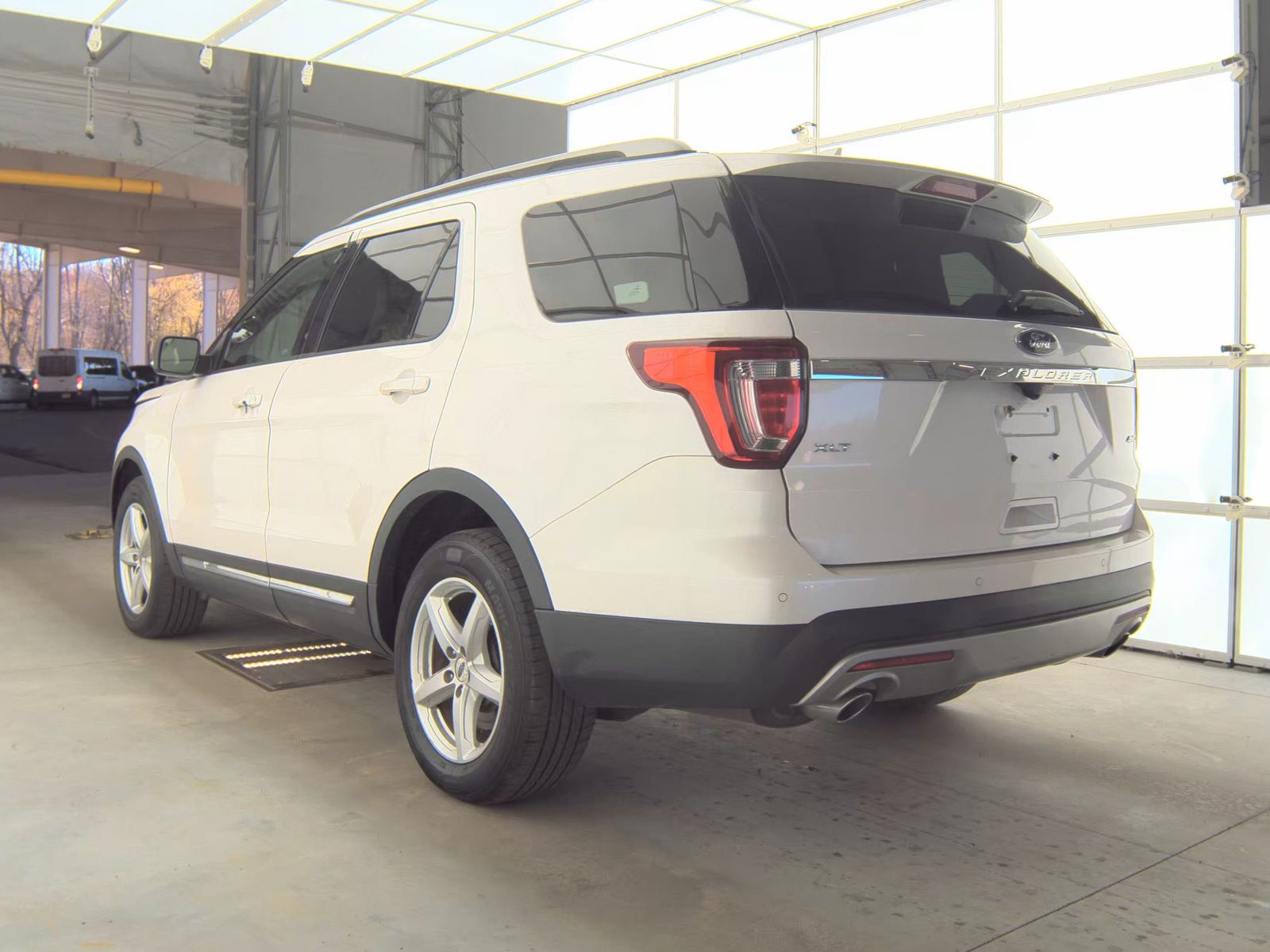 FORD EXPLORER - 9