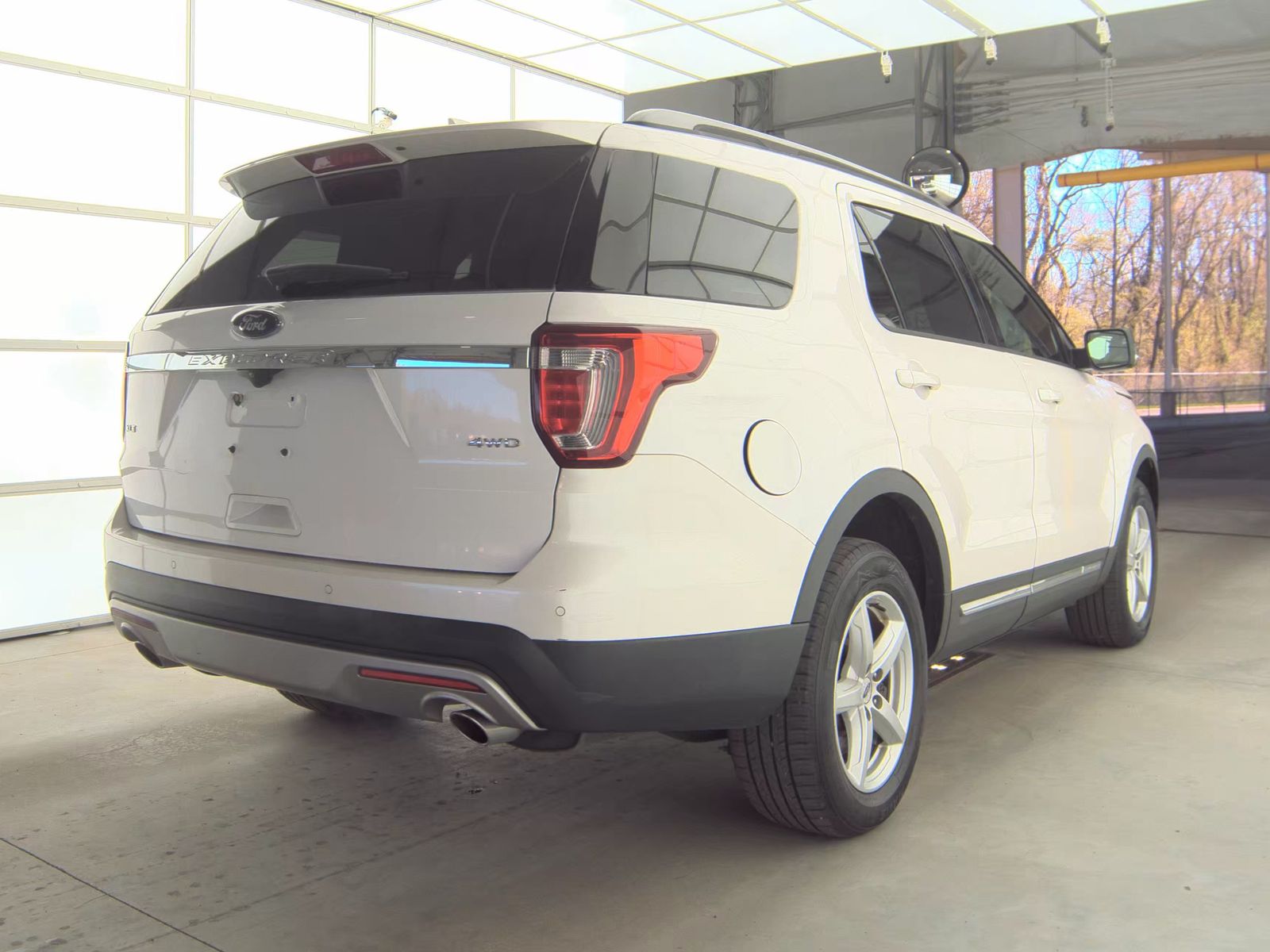 FORD EXPLORER - 6