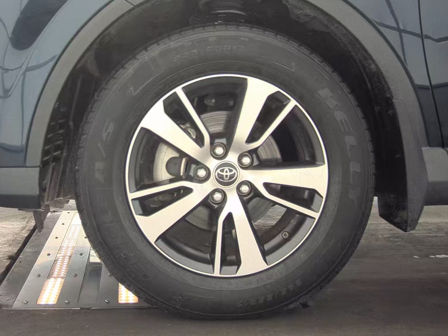 2017 Toyota RAV4 XLE FWD