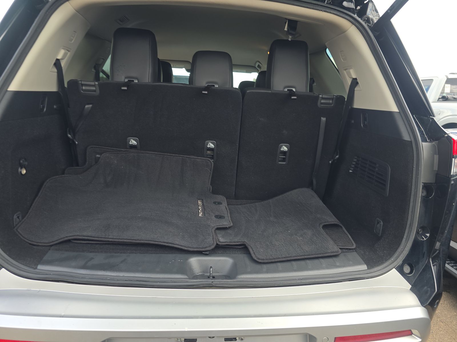 2025 Nissan Pathfinder SL AWD