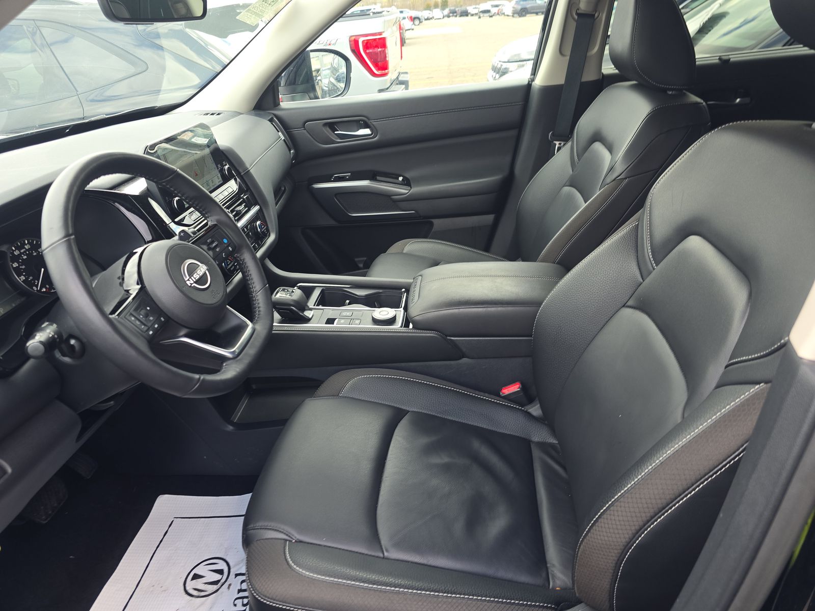 2025 Nissan Pathfinder SL AWD