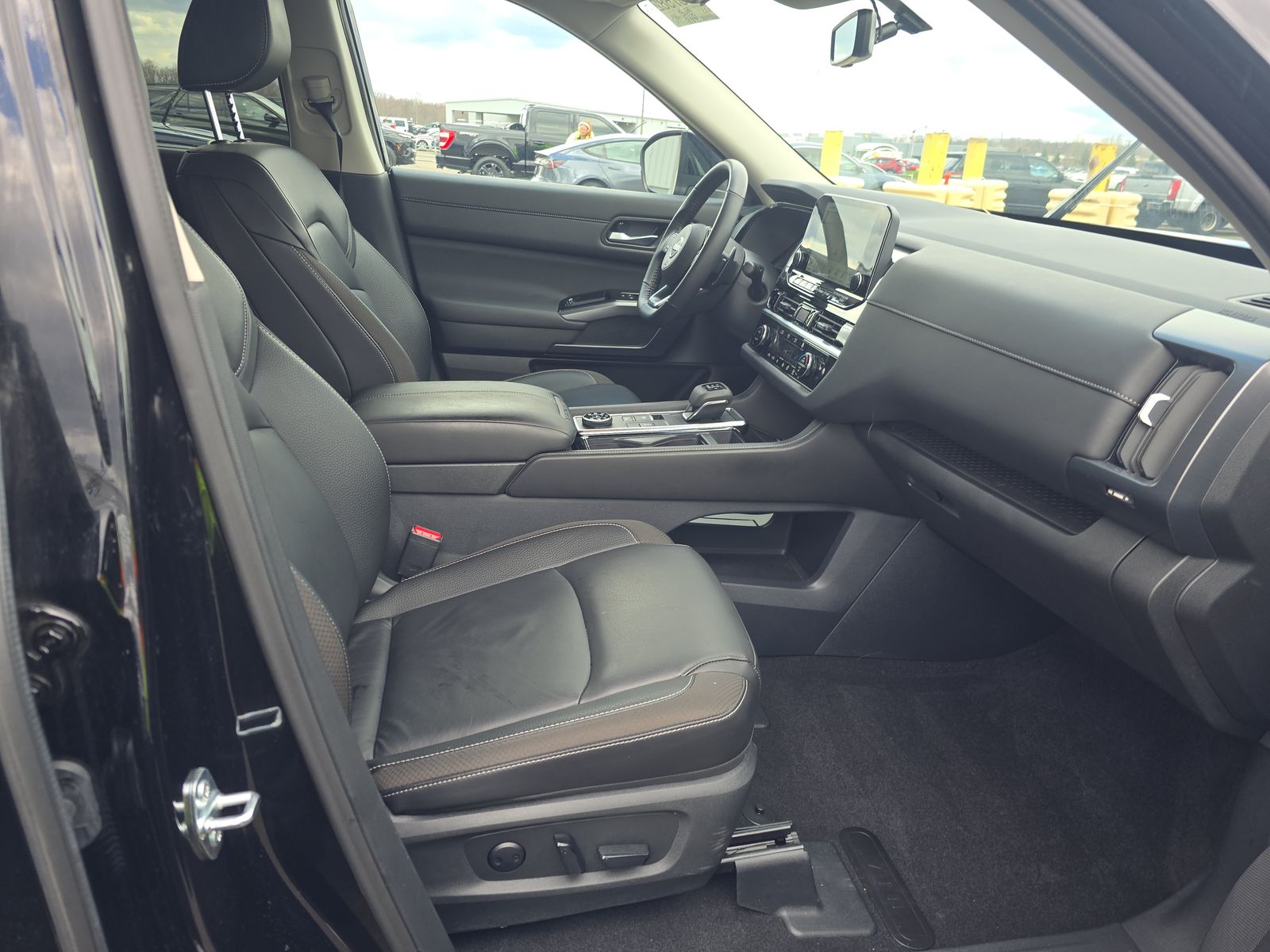 2025 Nissan Pathfinder SL AWD