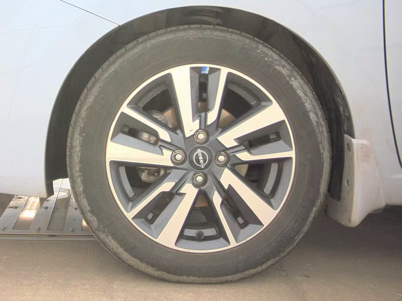 NISSAN VERSA - 10