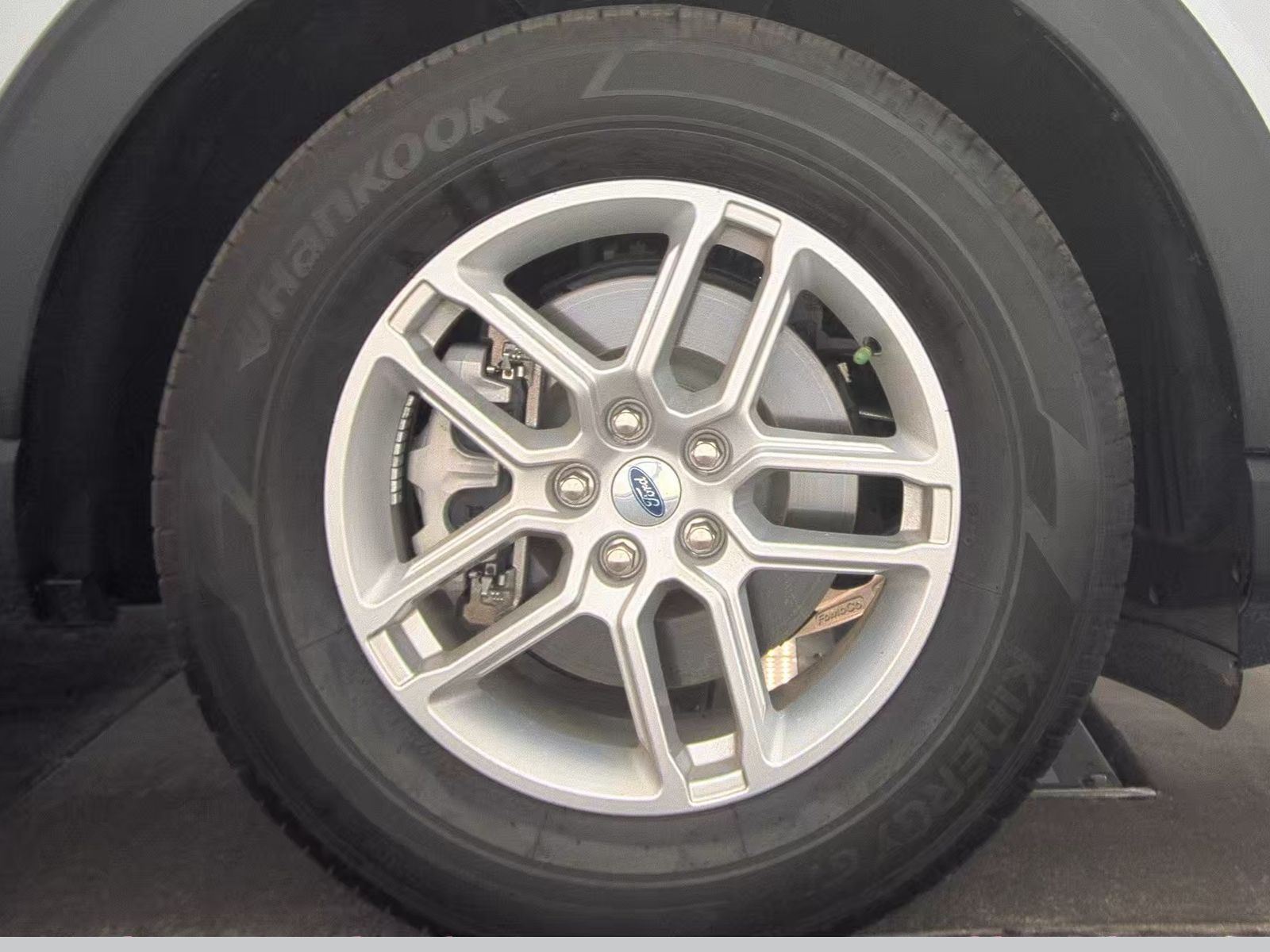 2025 Ford Explorer Active RWD