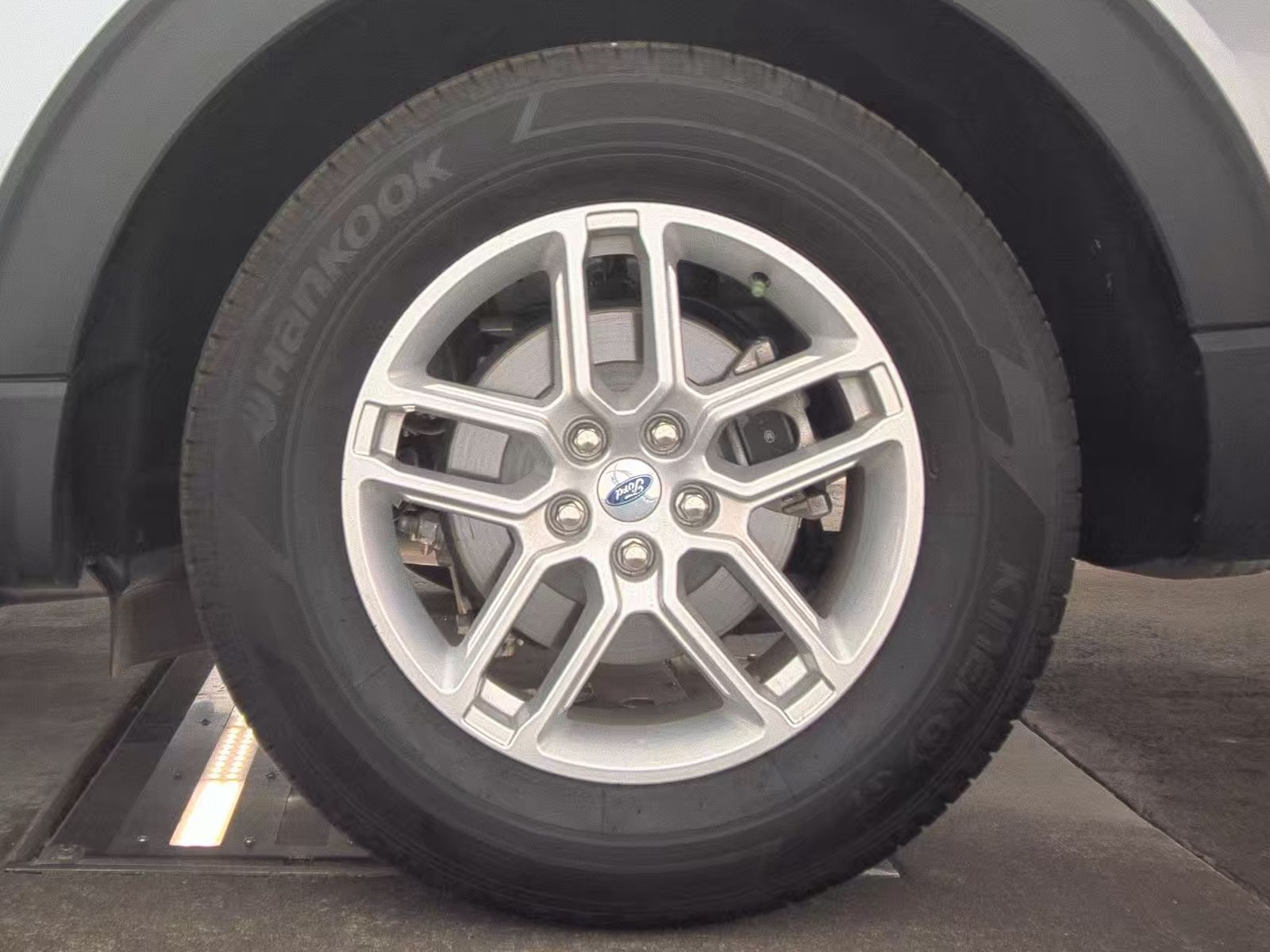 2025 Ford Explorer Active RWD