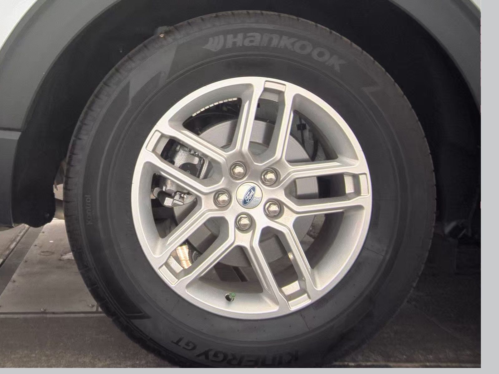 2025 Ford Explorer Active RWD