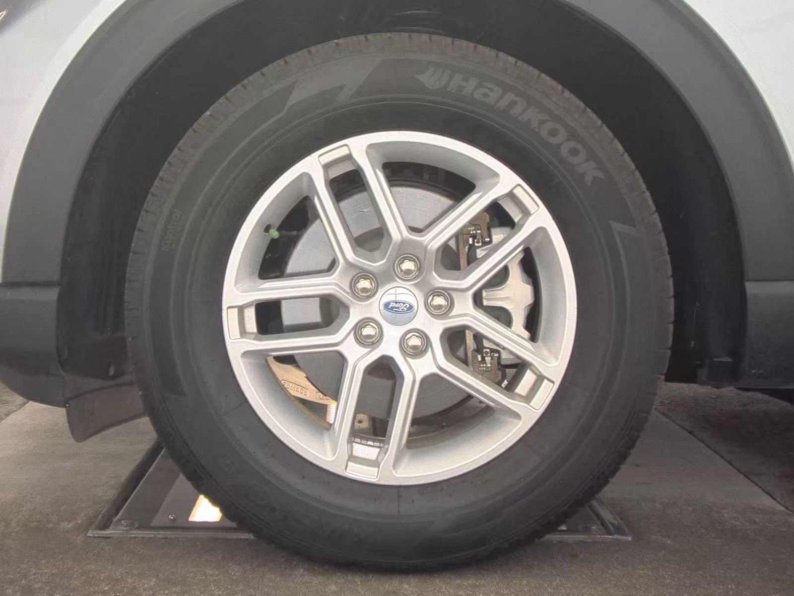 2025 Ford Explorer Active RWD