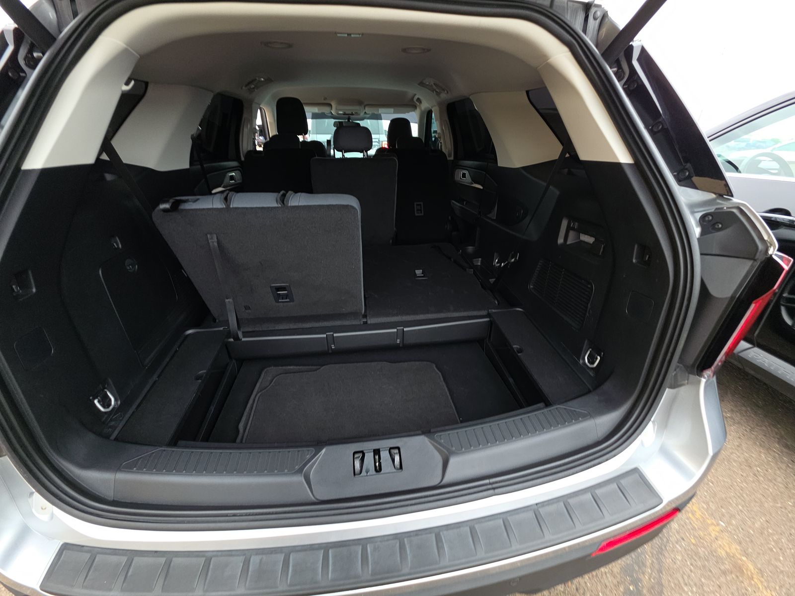 2025 Ford Explorer Active RWD