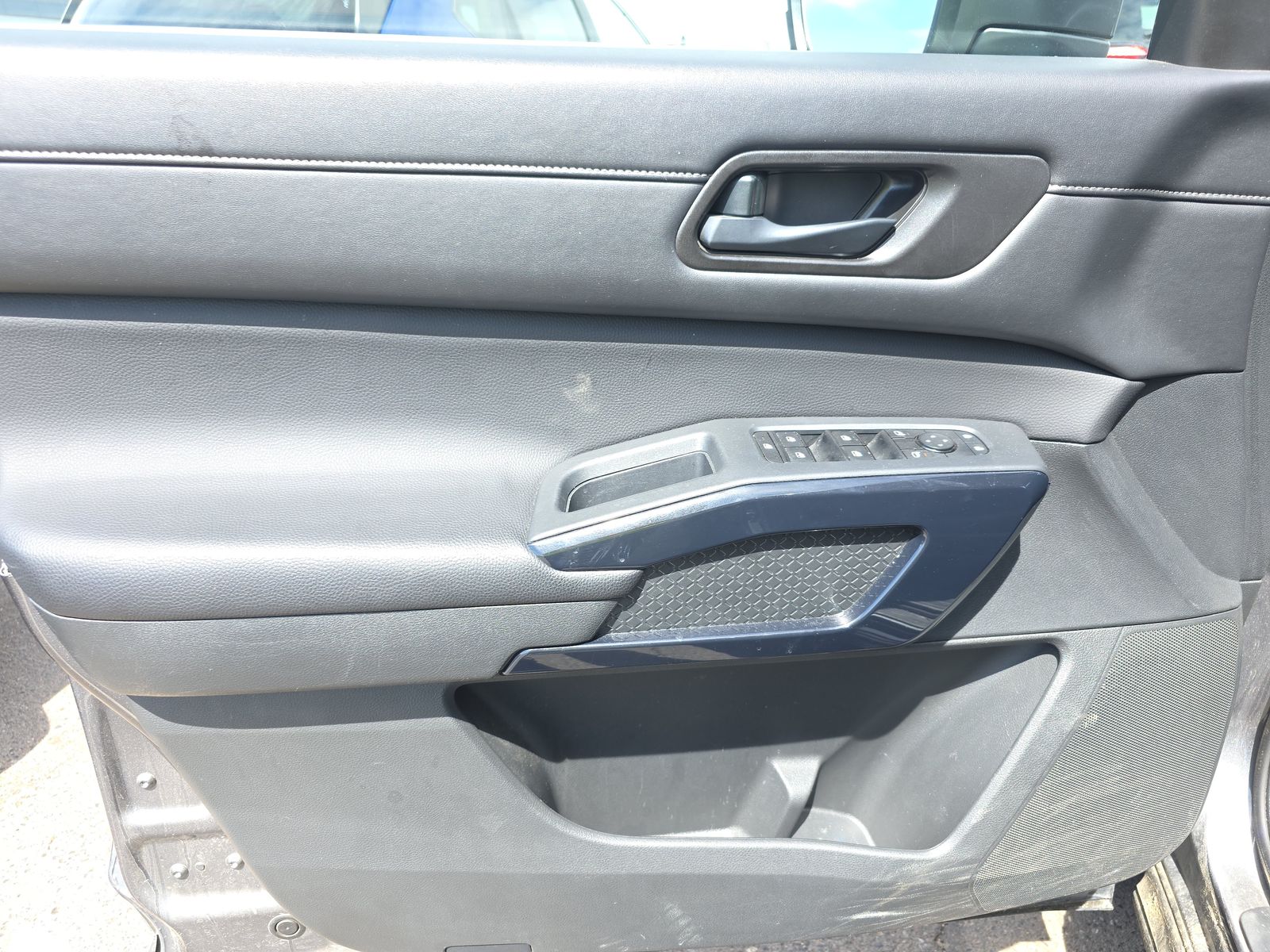 2025 Nissan Pathfinder SV AWD