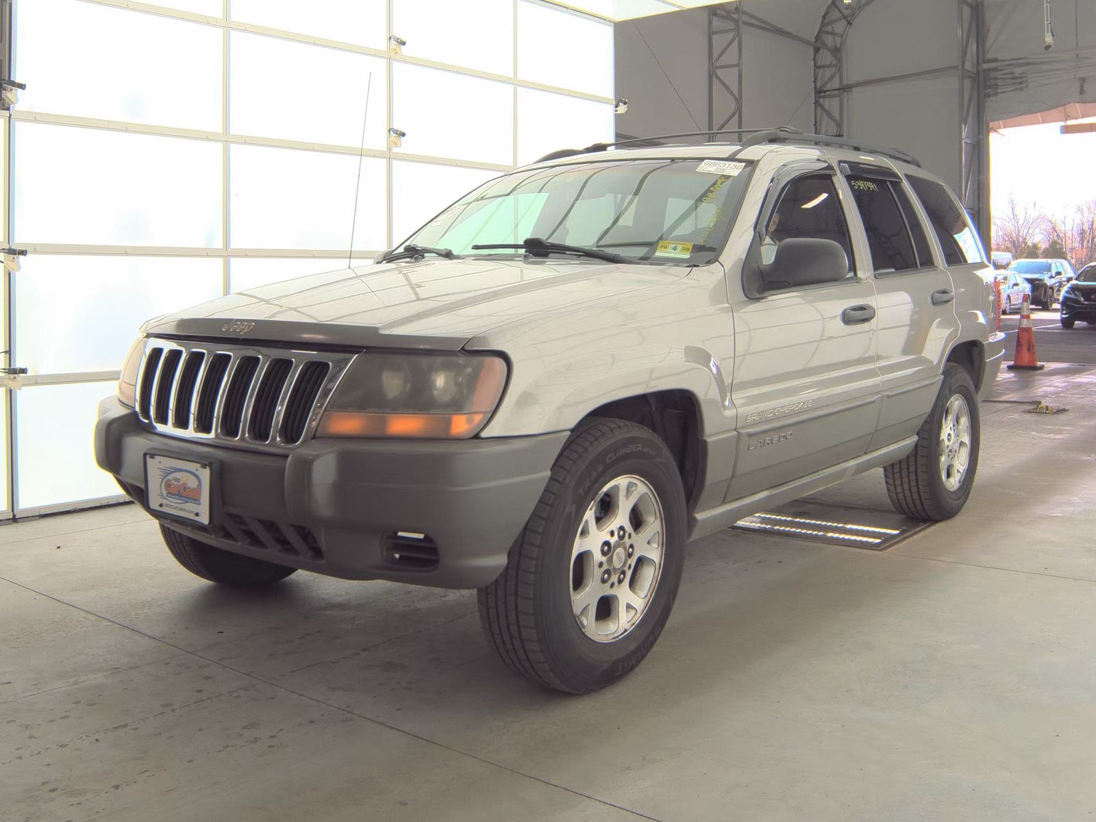 JEEP LAREDO - 1