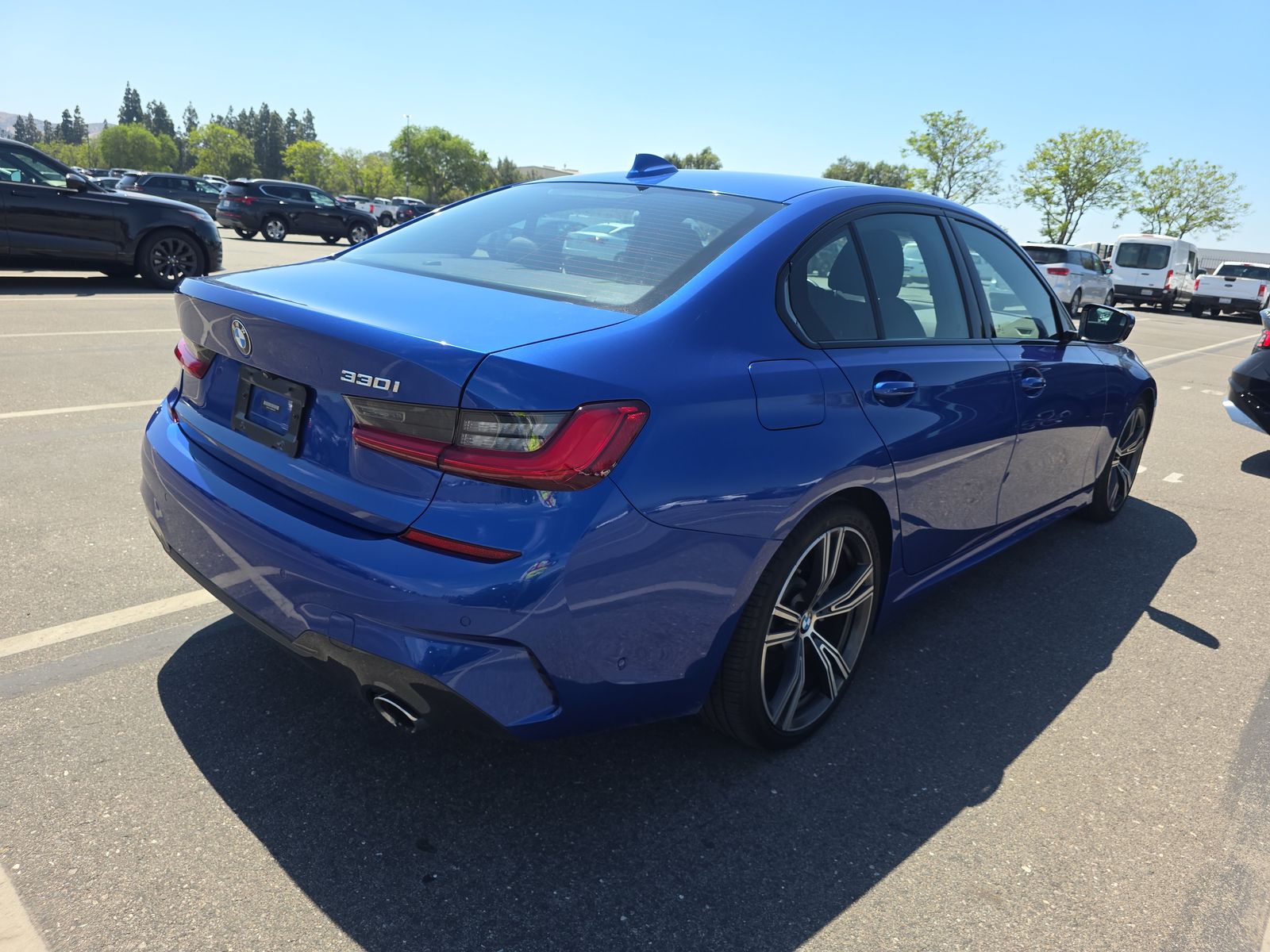 BMW 3 Series Sedan 330i M SPORT LINE снимка BMW 3 Series Sedan 330i M SPORT LINE