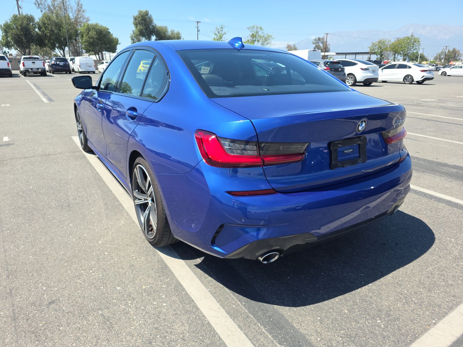 BMW 3 Series Sedan 330i M SPORT LINE снимка BMW 3 Series Sedan 330i M SPORT LINE