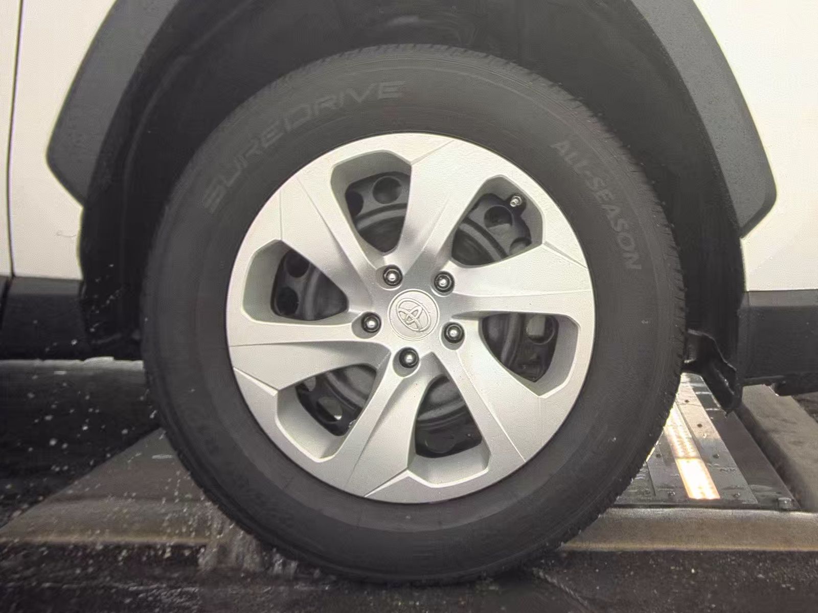 2022 Toyota RAV4 LE FWD