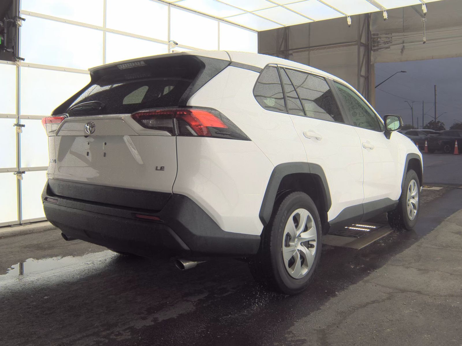 2022 Toyota RAV4 LE FWD