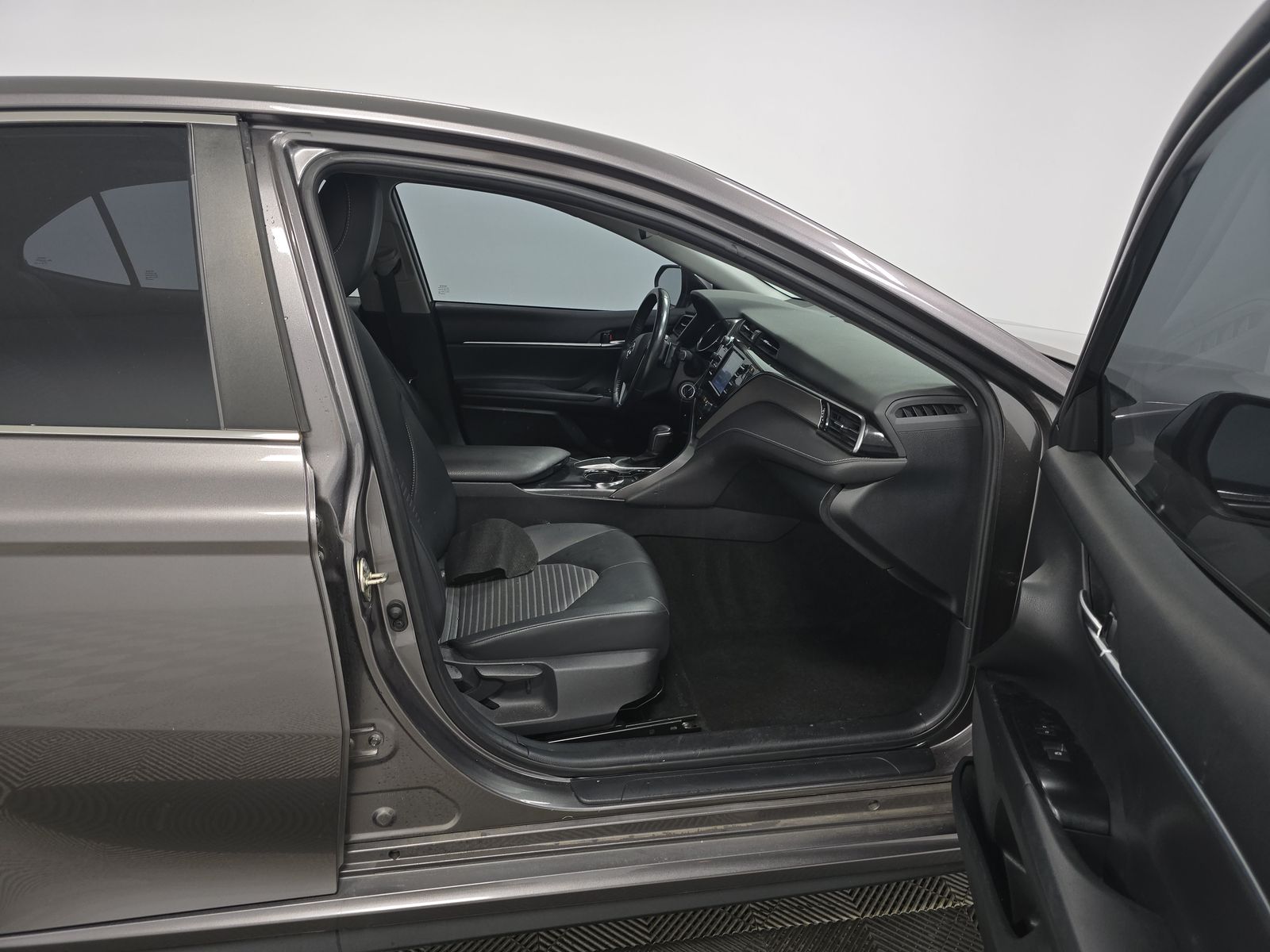 2019 Toyota Camry SE FWD