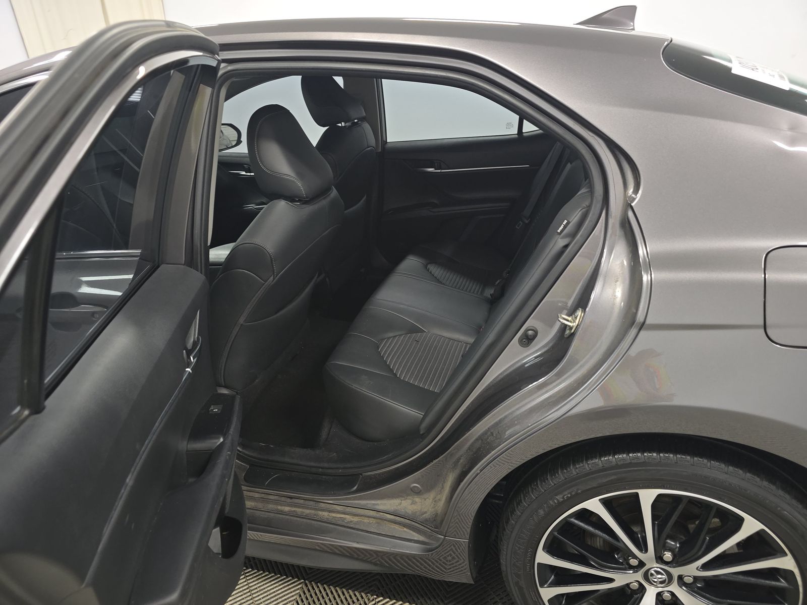 2019 Toyota Camry SE FWD