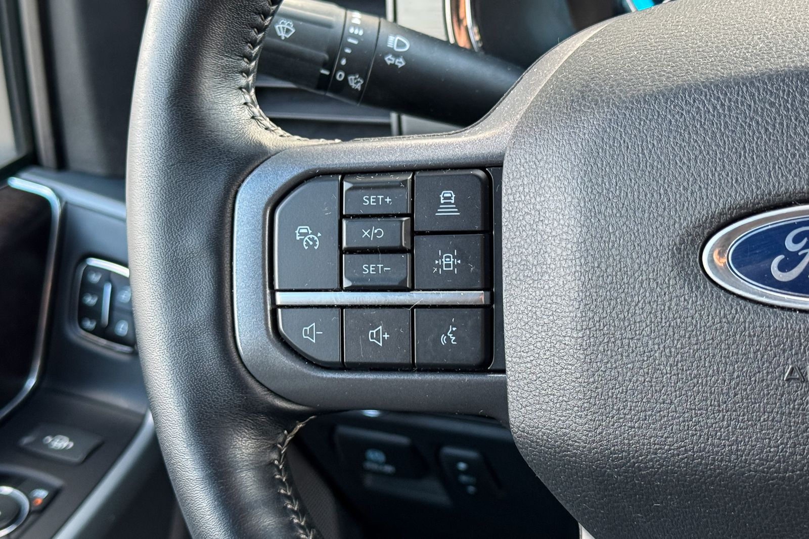 2023 Ford F-150 Lariat AWD