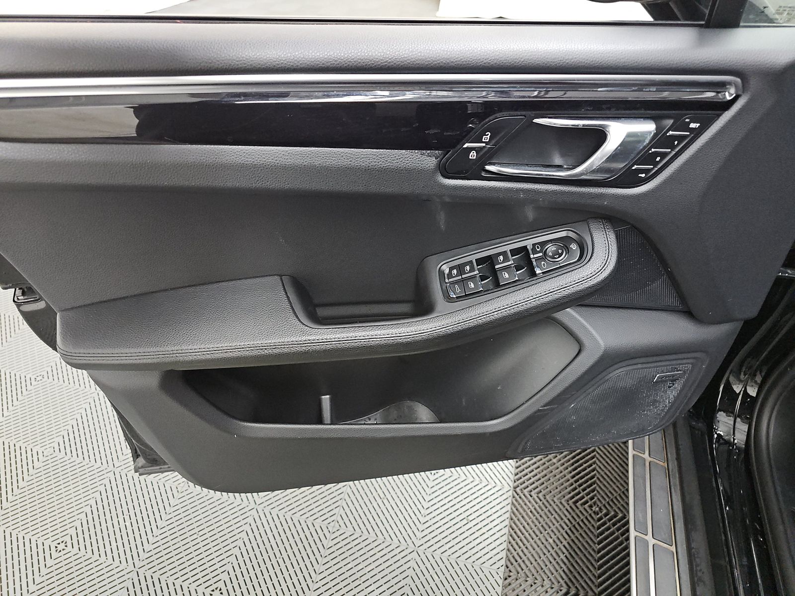 2022 Porsche Macan Base AWD