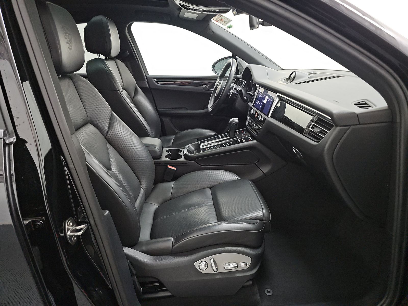 2022 Porsche Macan Base AWD