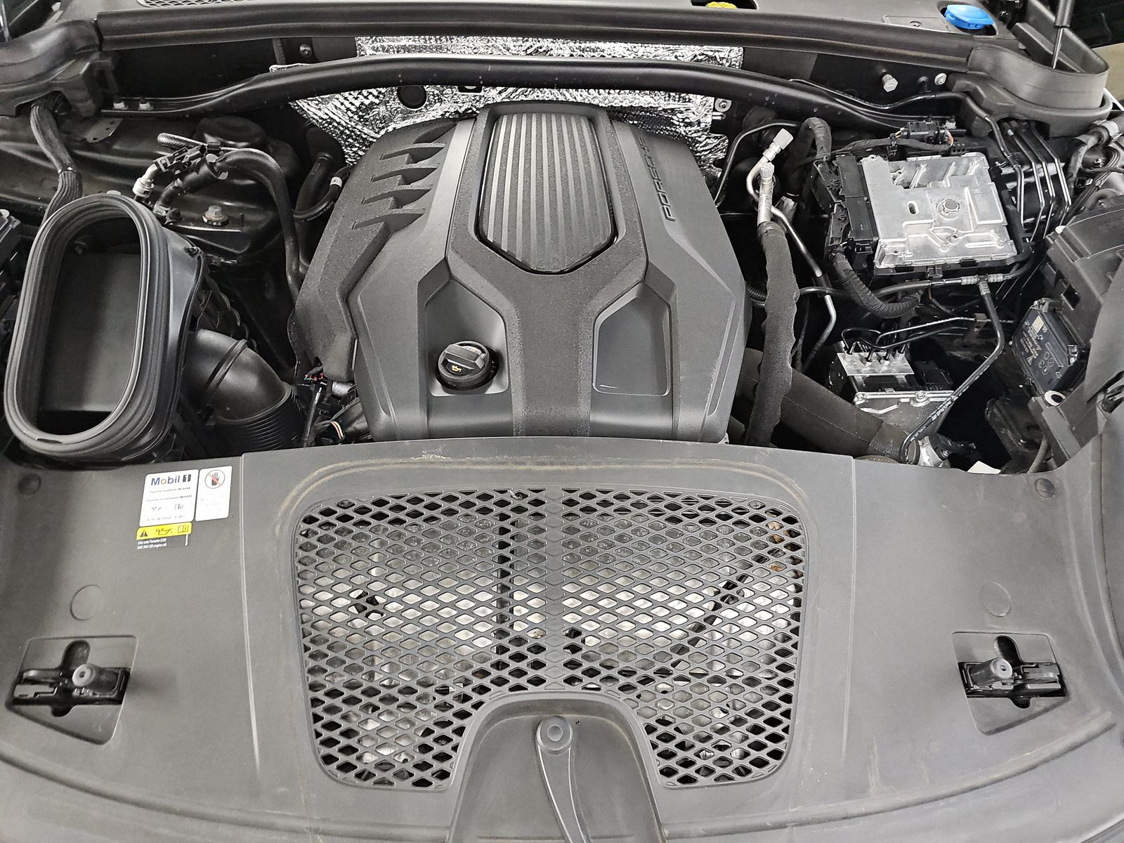 2022 Porsche Macan Base AWD