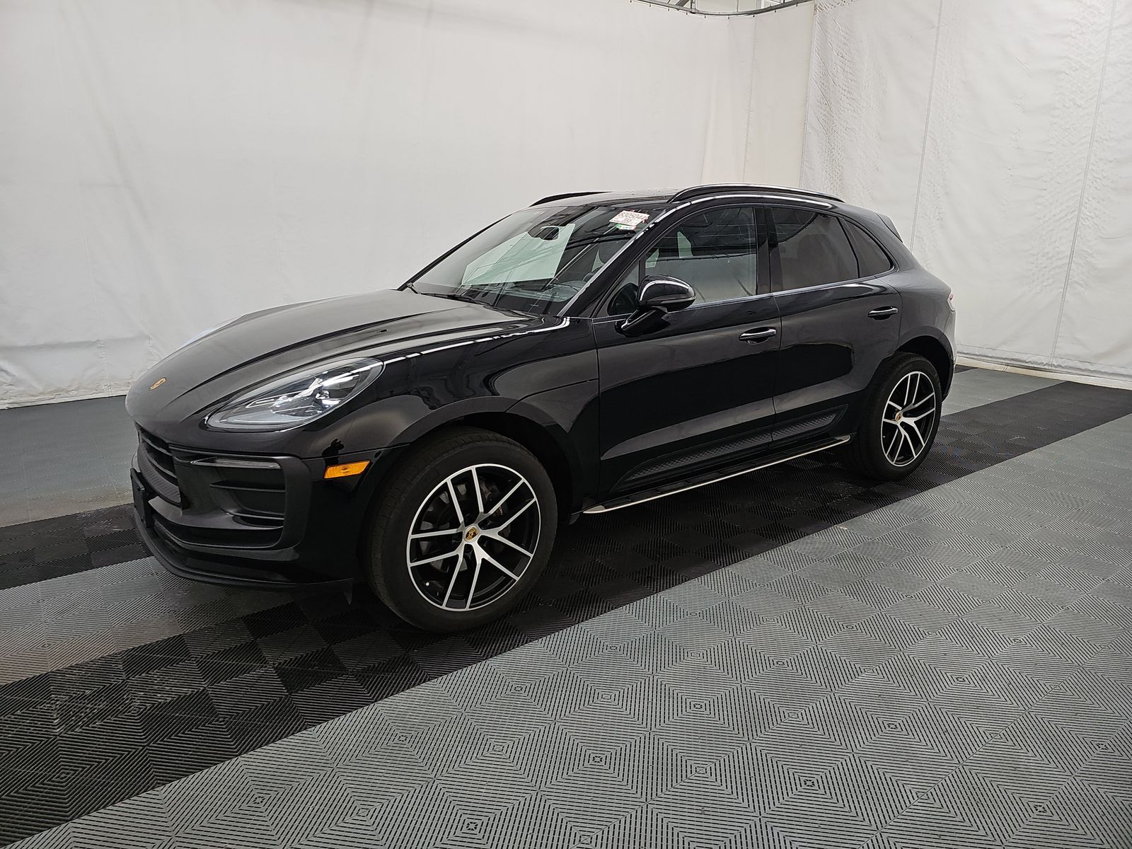 2022 Porsche Macan Base AWD