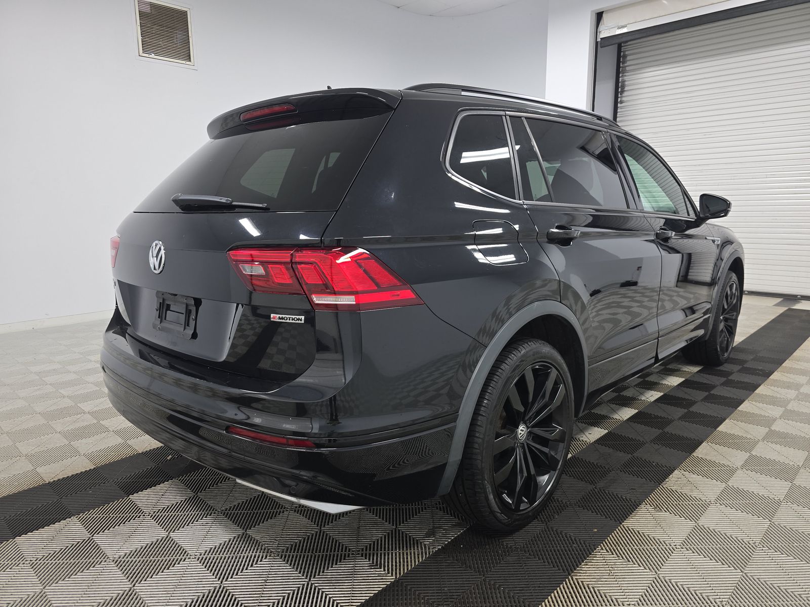 2020 Volkswagen Tiguan 2.0T SE R-Line Black AWD