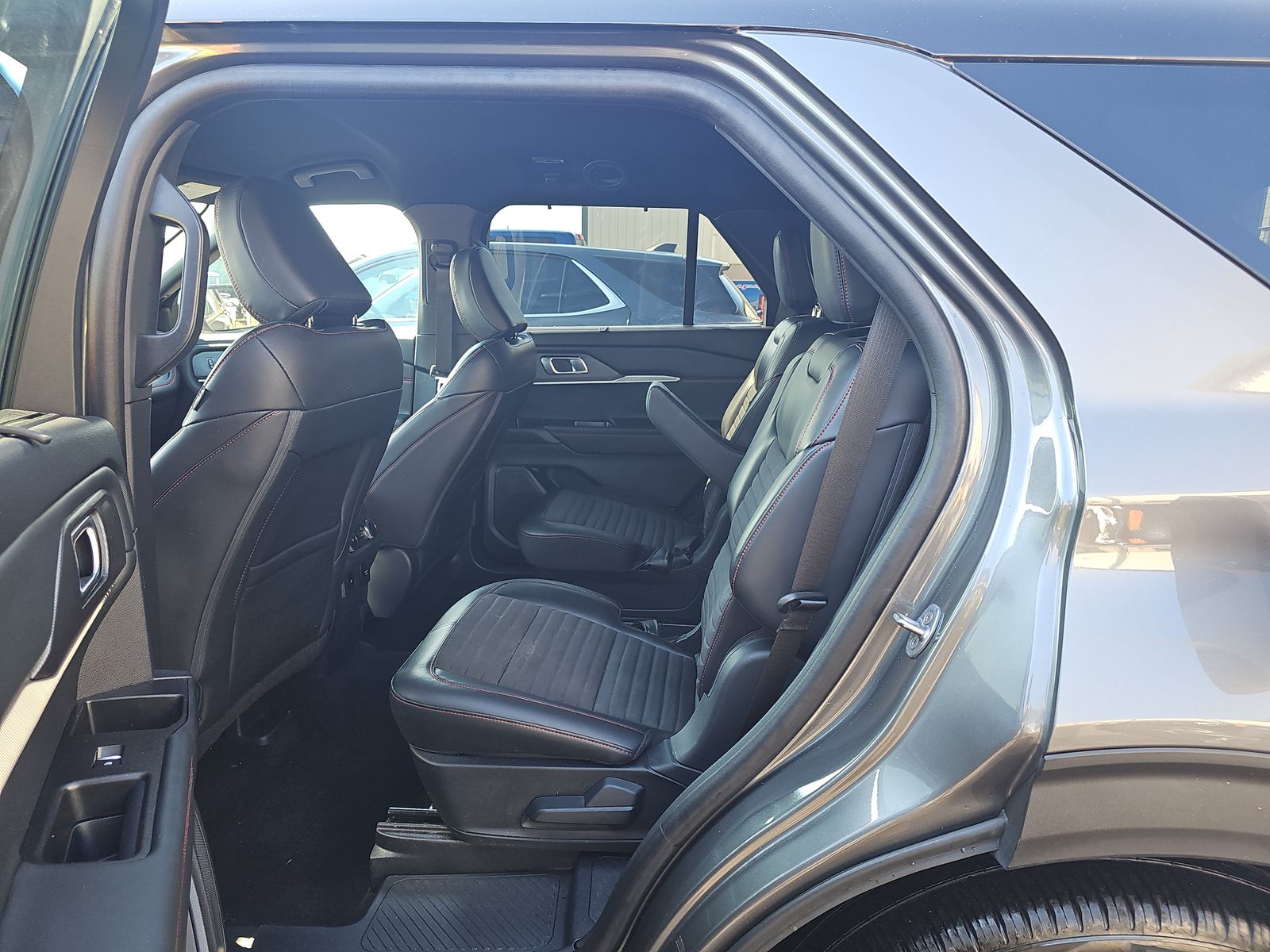 2025 Ford Explorer ST-Line RWD