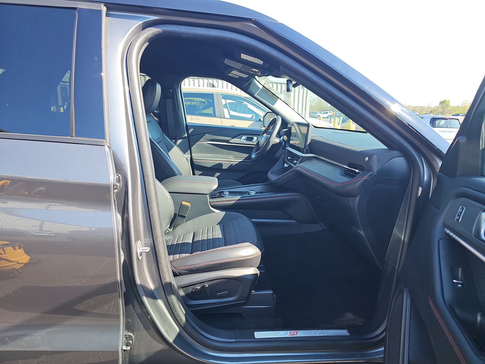 2025 Ford Explorer ST-Line RWD