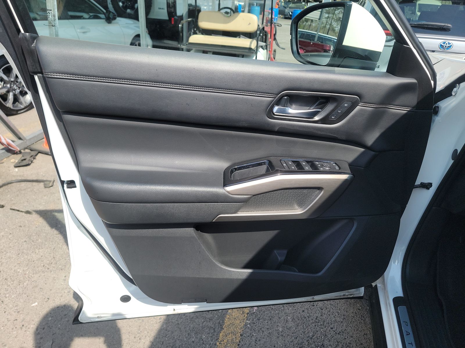 2023 Nissan Pathfinder Platinum FWD