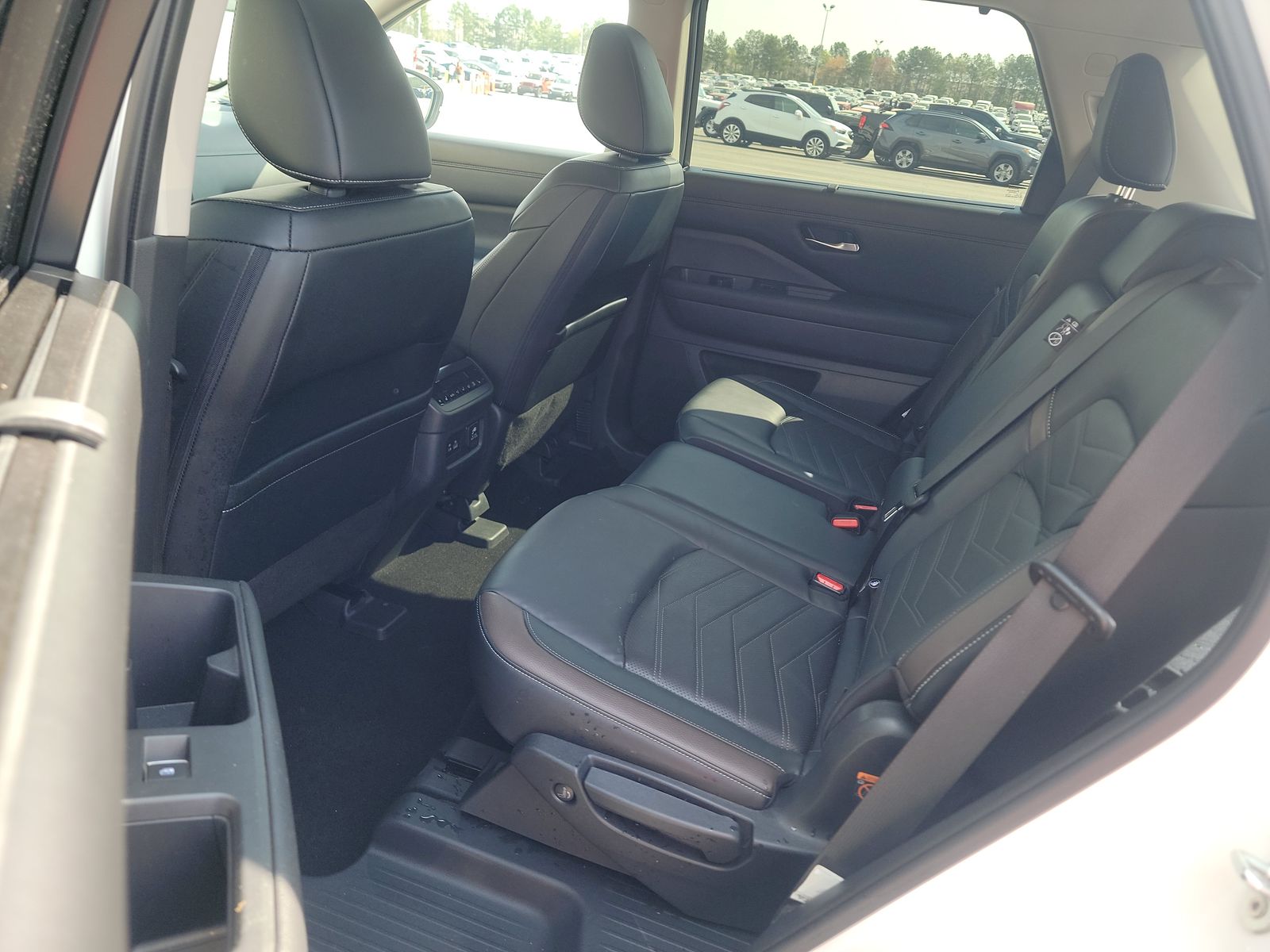 2023 Nissan Pathfinder Platinum FWD