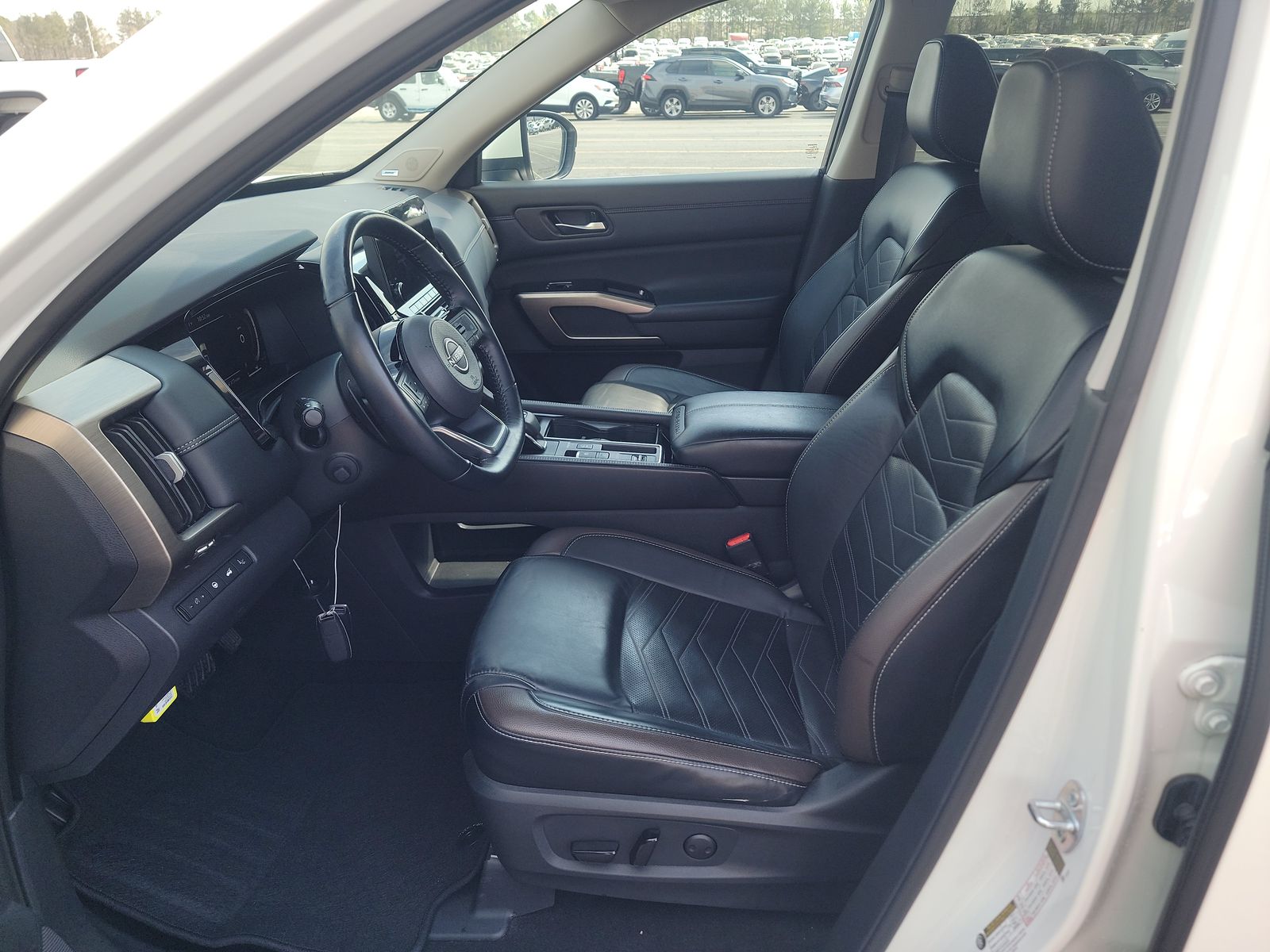 2023 Nissan Pathfinder Platinum FWD