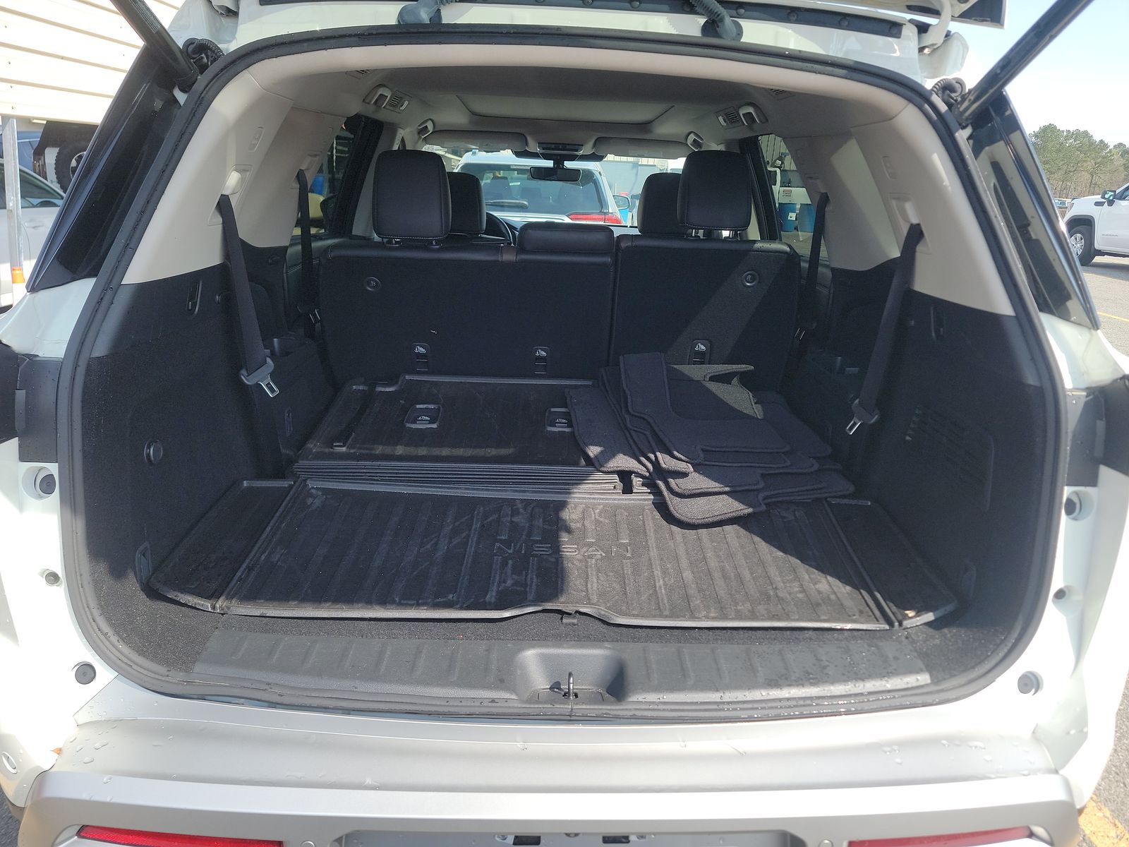 2023 Nissan Pathfinder Platinum FWD