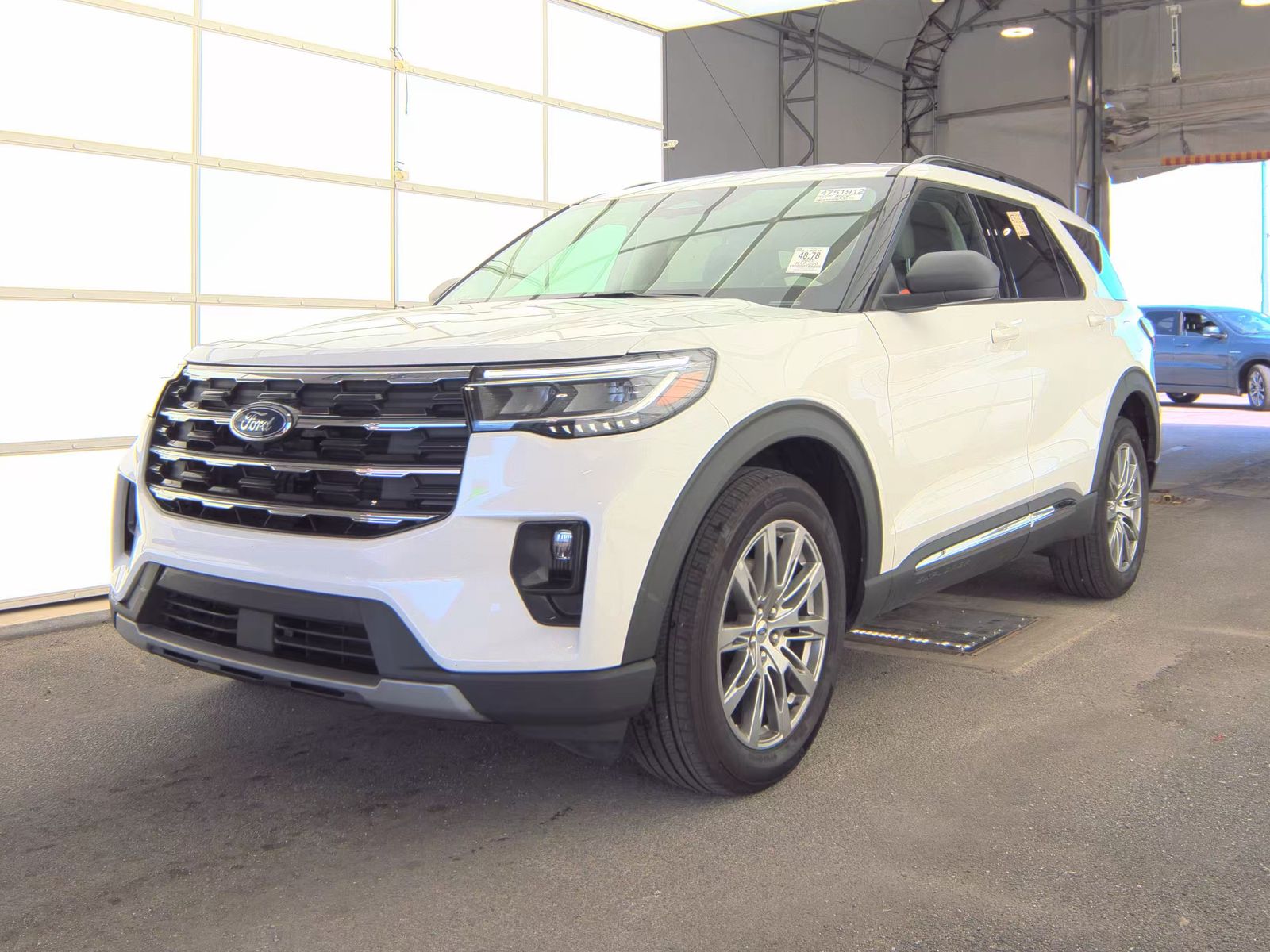 2025 Ford Explorer Active AWD