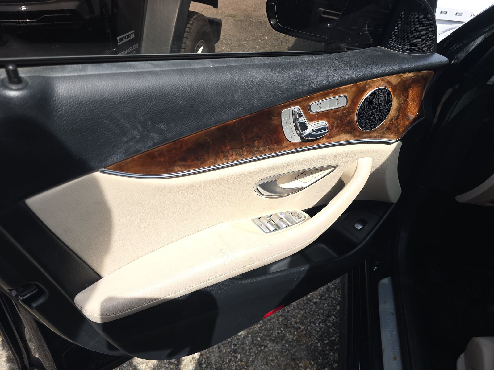 MERCEDES-BENZ E-CLASS - 10