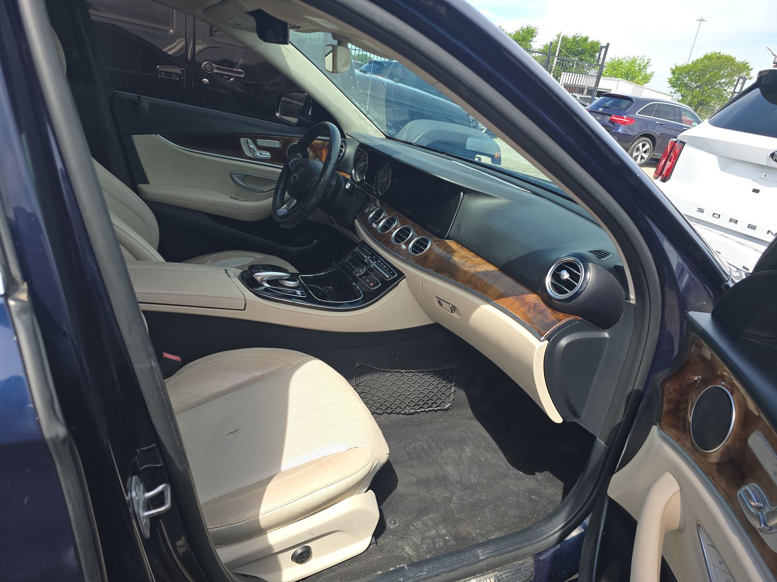 MERCEDES-BENZ E-CLASS - 9