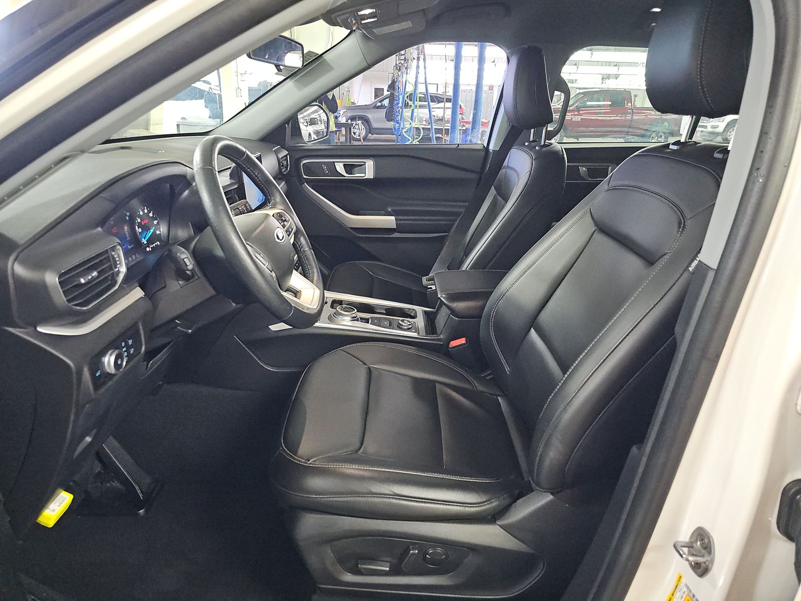 2023 Ford Explorer XLT AWD