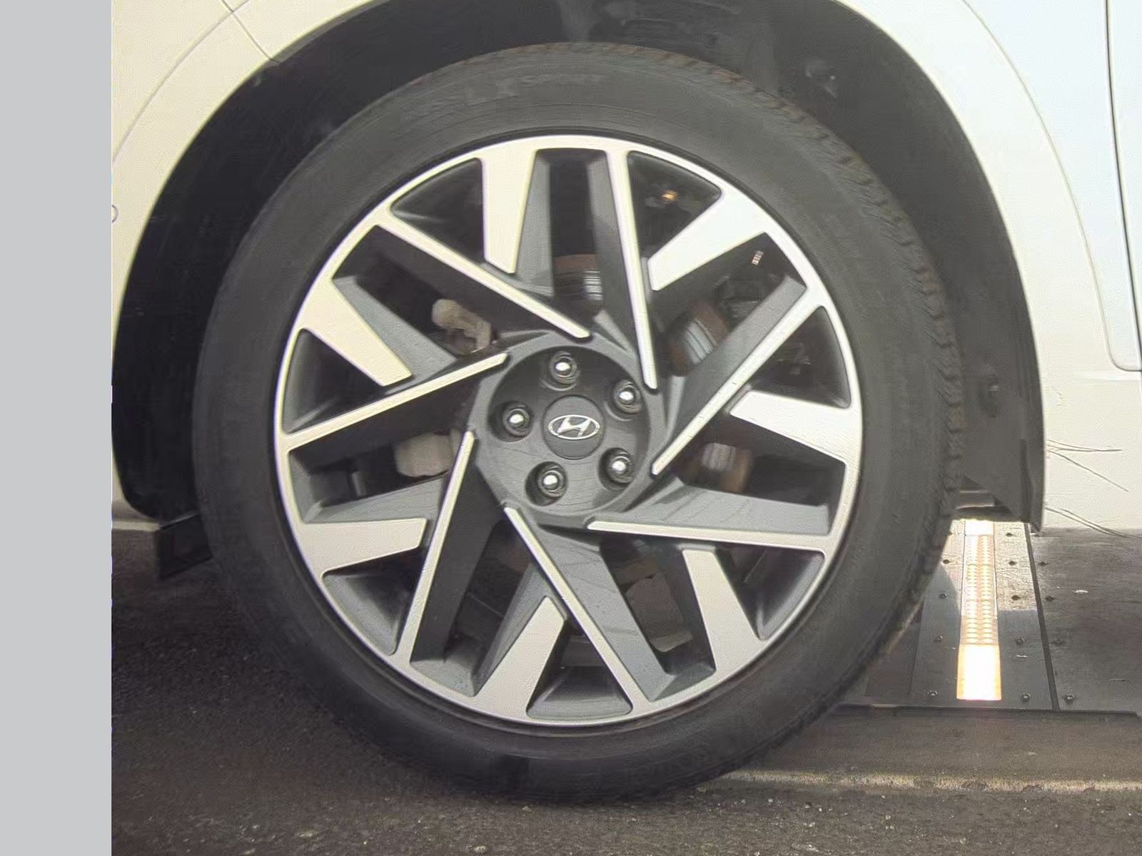 HYUNDAI CALLIGRAPH - 10