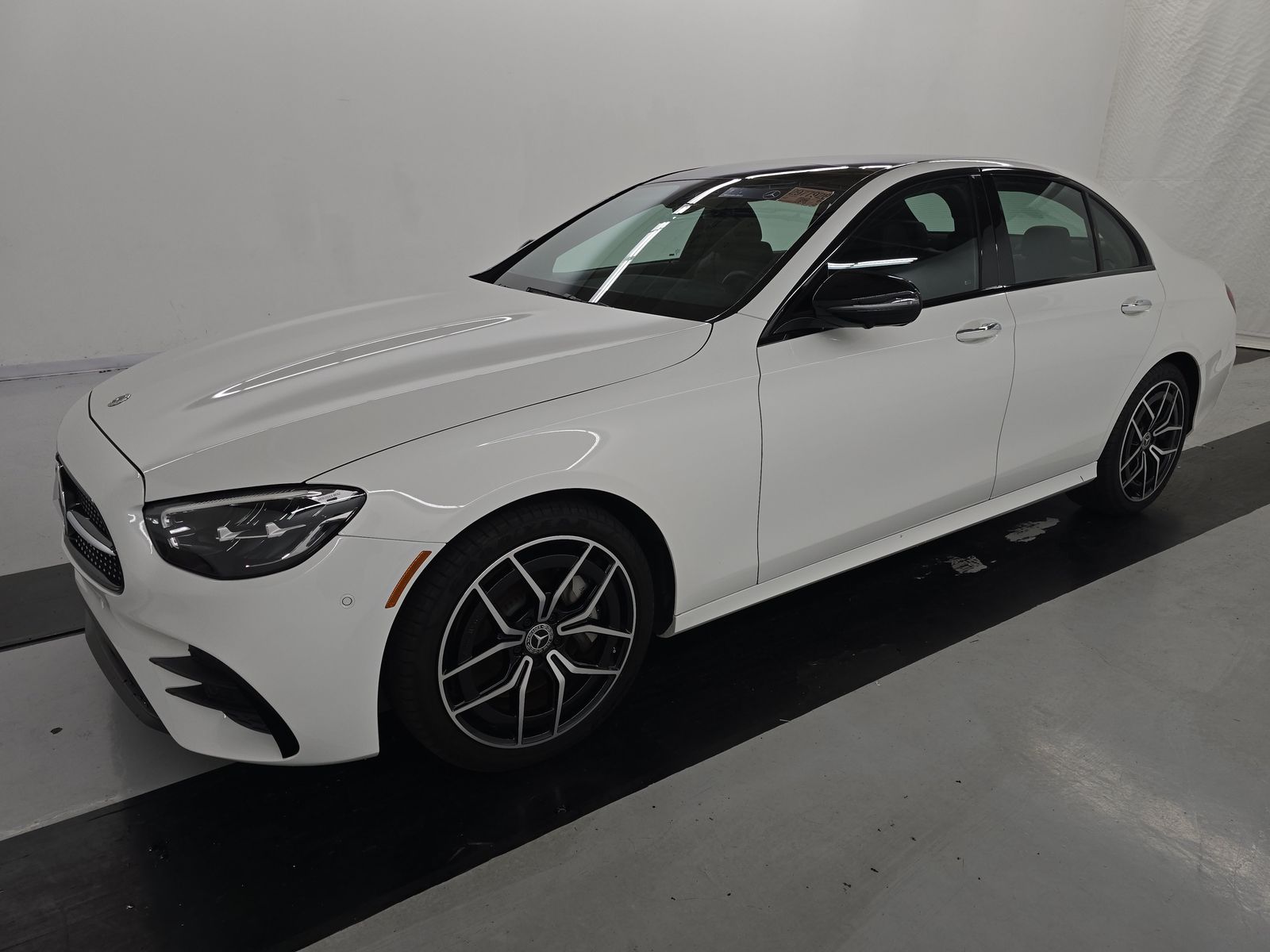 MERCEDES-BENZ E-CLASS - 1